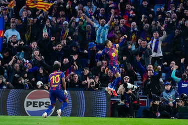 Barcelona golea al Newcastle y asegura su pase a cuartos