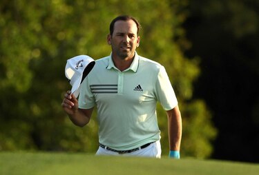 Tiger Woods pasa el corte, Reed lidera el Masters y García queda eliminado