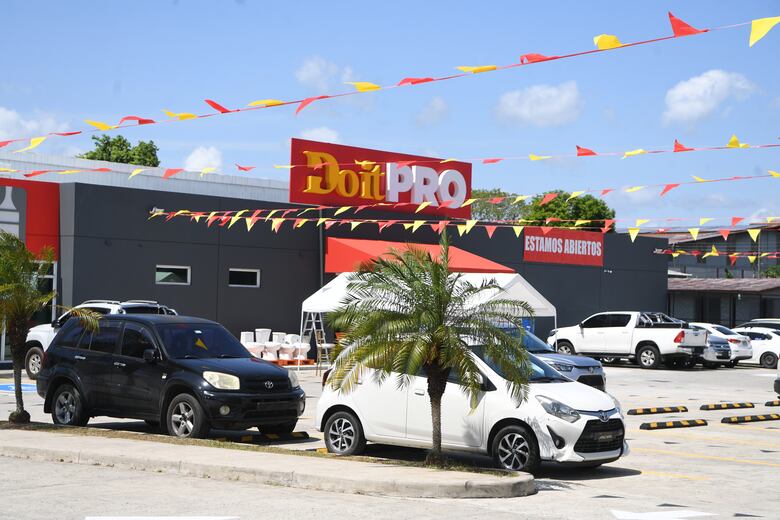 Do it Center inaugura su primera tienda especializada en materiales y herramientas para profesionales del sector