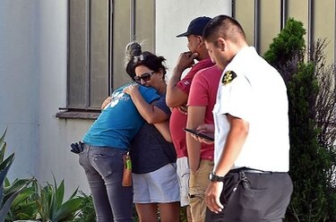 Policía detiene a hombre que se atrincheró en supermercado en Los Ángeles tras tiroteo