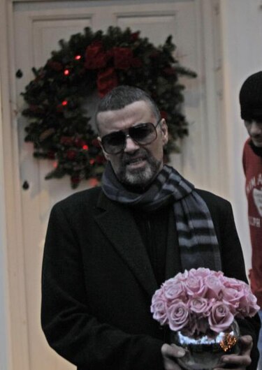 George Michael regresa ‘débil’ a Londres tras su hospitalización en Viena