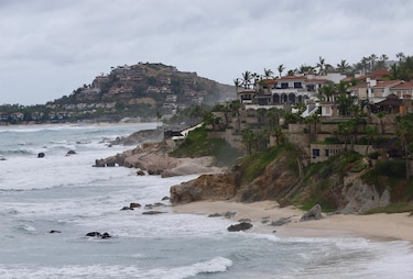 Tormenta tropical Howard se forma al sur de Baja California en México