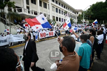 Manifestación en la Corte para pedir a los magistrados que no reconozcan el matrimonio igualitario