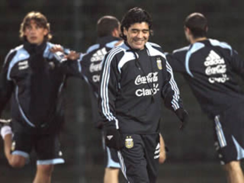 Maradona, Messi y Agüero, el ídolo y sus discípulos