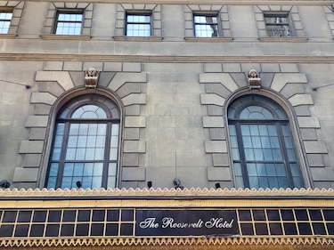El famoso hotel Roosevelt de Nueva York reabre como refugio de familias inmigrantes