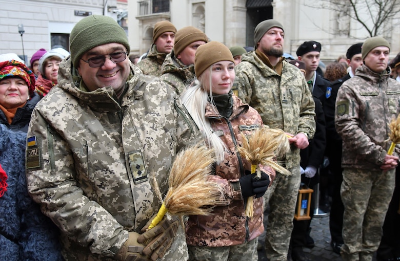 Millones de ucranianos pasan la Nochebuena sin electricidad debido a los ataques rusos