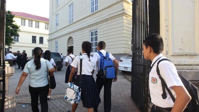 Estudiantes de nivel premedia del Instituto Nacional retornan a clases