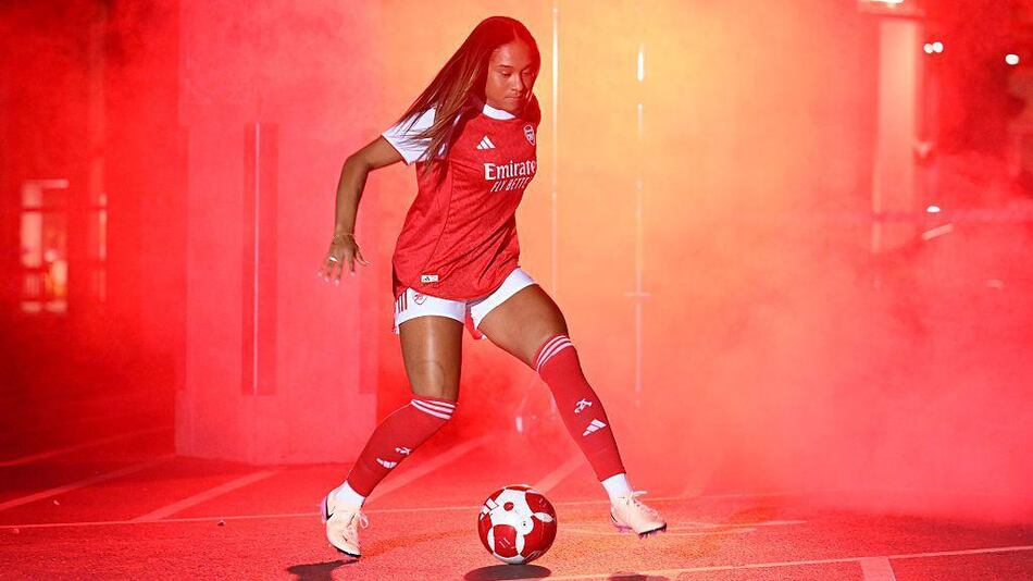 Quién es Olivia Smith, la futbolista ‘más cara’ de la historia; cómo se compara su récord con los de los futbolistas masculinos