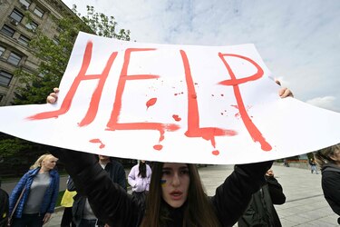 La Unión Europea desafía el chantaje de Rusia, que acentúa su ofensiva en el este de Ucrania