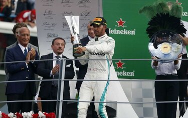 Un nuevo error de Vettel acerca a Hamilton al título