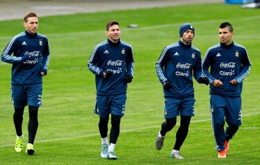 Messi busca un título con Argentina ante la generación dorada de Chile