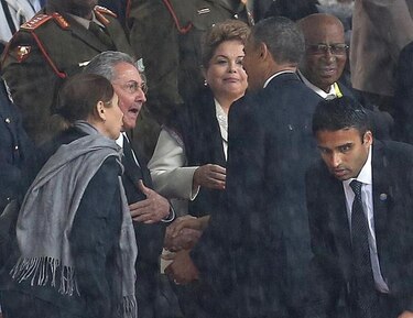 Apretón de manos Obama-Castro no fue programado: Casa Blanca