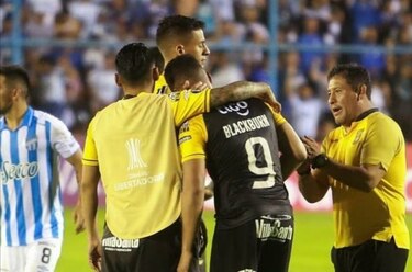 Futbolista panameño en el ojo de la tormenta por penal errado en la Copa Libertadores