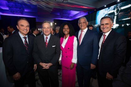 ¿Quiénes asistieron a la fiesta de la embajada de Estados Unidos?