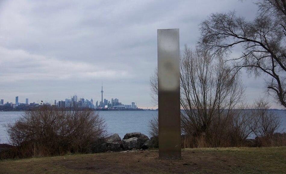 Aparece monolito misterioso, esta vez en Canadá