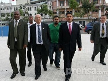 García de Paredes reitera que buscaría un quinto período en la UP