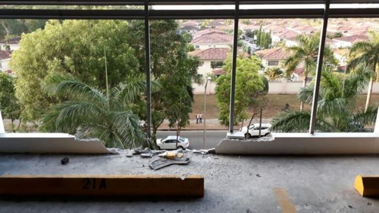 La fiscalía y los peritos de la Universidad Tecnológica inspeccionan el PH Breeze