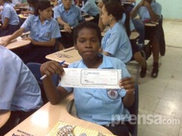 Comienza pago de la beca universal en la capital