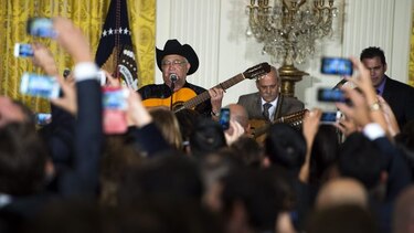 Casa Blanca vibra al ritmo cubano en simbólico concierto de Buena Vista Social Club