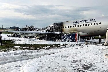 Aterrizaje de emergencia de avión deja 41 muertos en Rusia