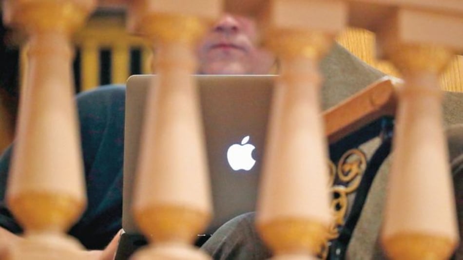 Apple advierte a sus empleados por filtraciones