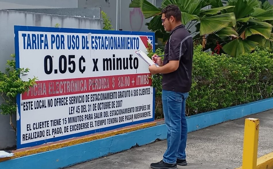Acodeco detecta irregularidades en el cobro de estacionamientos privados; 56 establecimientos con anomalías