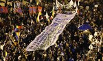 Colombianos marchan para exigir paz; Álvaro Uribe propone acuerdo