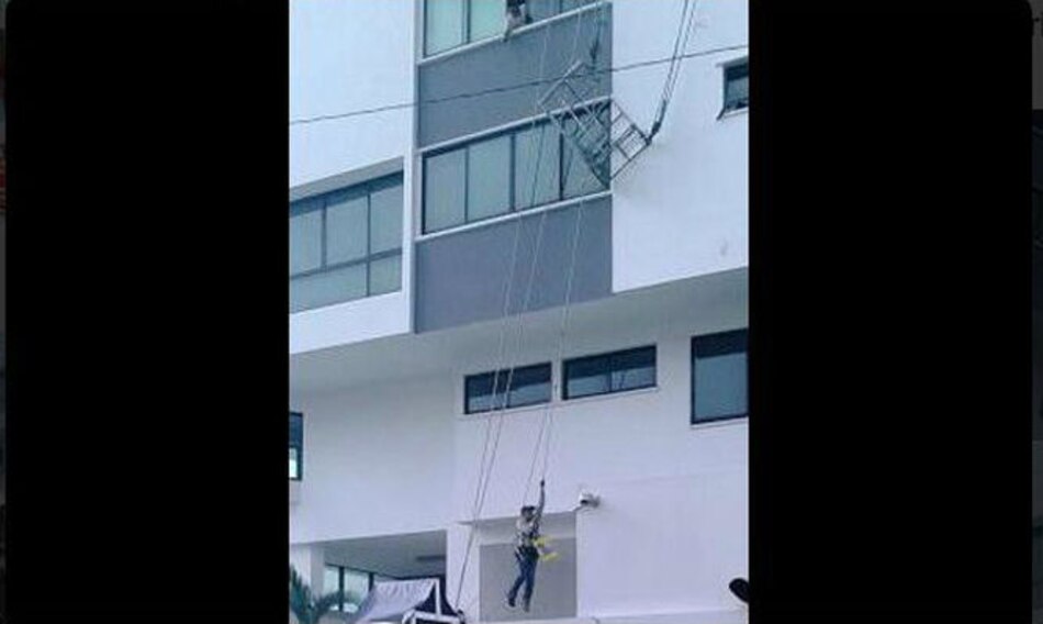 Cae desde cuarto piso hombre que pintaba edificio en Coco del Mar; se salva por tener arnés de seguridad