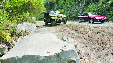 Advierten de peligro por rocas sueltas en la vía Panamericana