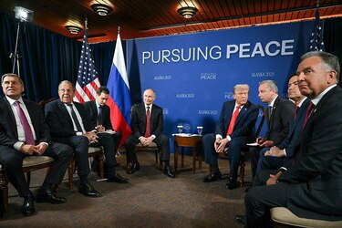 Trump y Putin concluyen la cumbre en Alaska sobre la guerra en Ucrania con avances pero sin un acuerdo