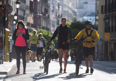 Españoles se preparan para reencontrarse con familiares y amigos