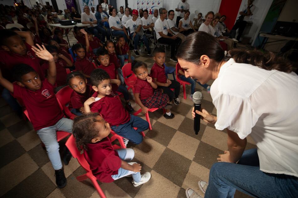 Embajada de Canadá celebra su Día Nacional con estudiantes de Curundú