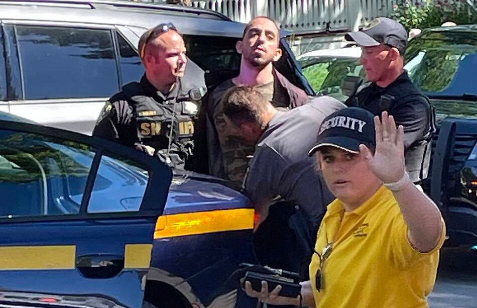 El agresor de Salman Rushdie es Hadi Matar, joven de Nueva Jersey de 24 años