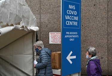 Buscan en el Reino Unido a persona que importó variante brasileña del coronavirus