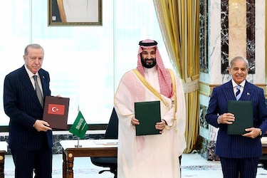 Arabia Saudí, Turquía y Pakistán firman pacto de defensa conjunta para lograr ‘disuasión’