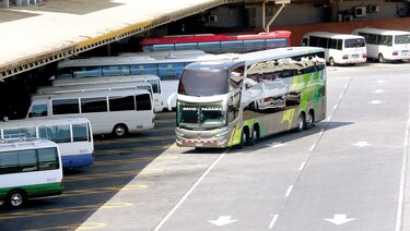 Gobierno y transportistas trazan ruta para evitar alza del pasaje