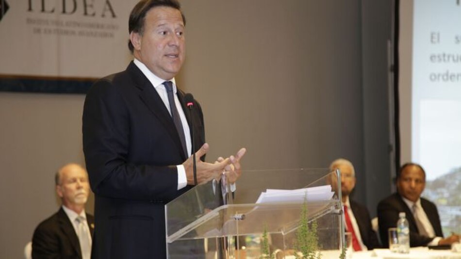 Varela viaja con numerosa delegación a Estados Unidos