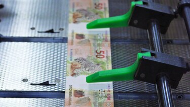 Finanzas brasileñas se mantienen en rojo
