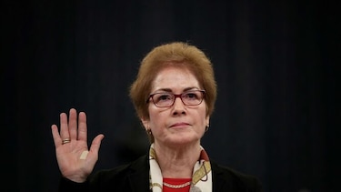 Exembajadora de Estados Unidos en Ucrania testifica en audiencia crucial contra Trump