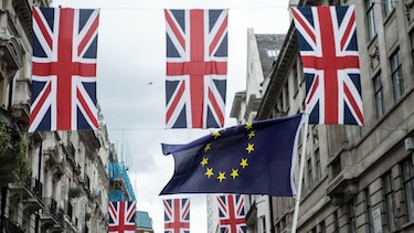 Francia anuncia medidas para reforzar el atractivo empresarial de París tras el 'brexit'