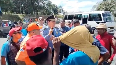 Transporte con gas licuado logra pasar uno de los puntos de bloqueo en Chiriquí