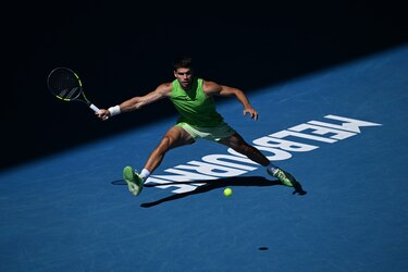 Alcaraz evita sobresaltos y se instala en tercera ronda