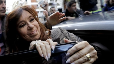 Juez procesa a Cristina Fernández por corrupción