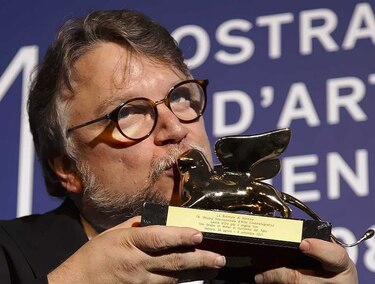 Guillermo del Toro gana León de Oro de Venecia por 'La forma del agua'