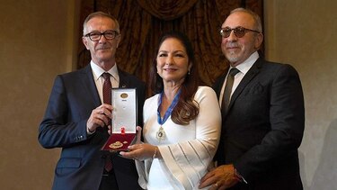 Gloria Estefan recibe reconocimiento a su carrera en España