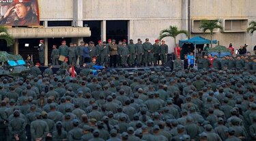 Nicolás Maduro llama a los militares a combatir a ‘cualquier golpista’