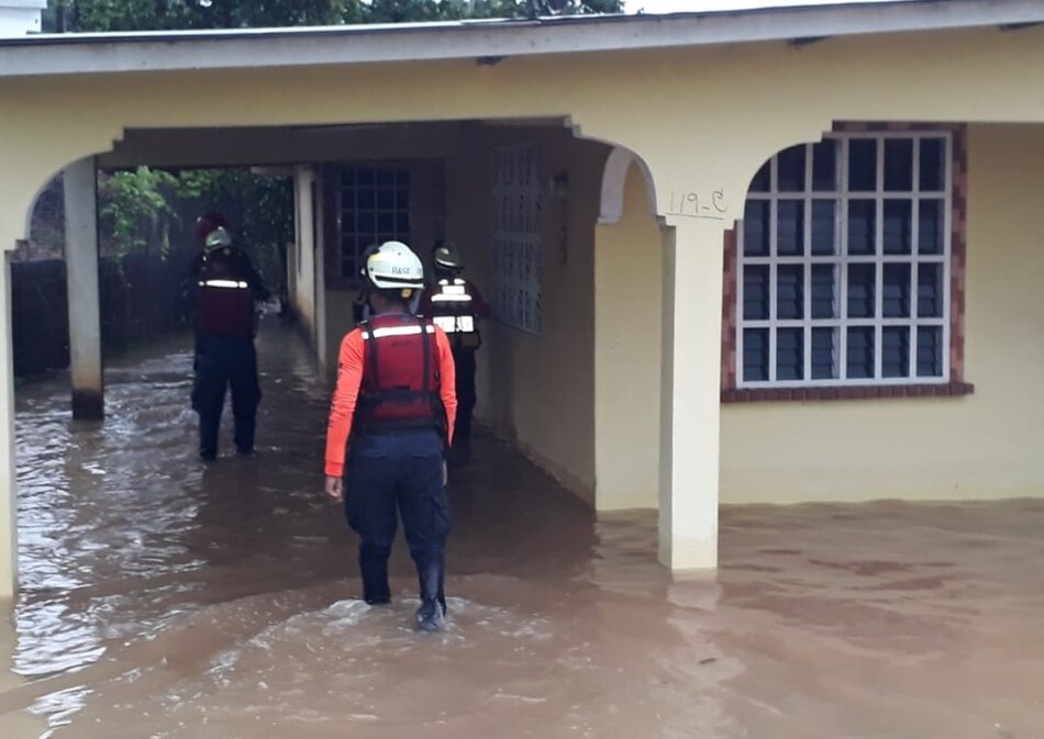 Onda tropical N° 58 se desplaza sobre el país; se reportan 53 viviendas inundadas