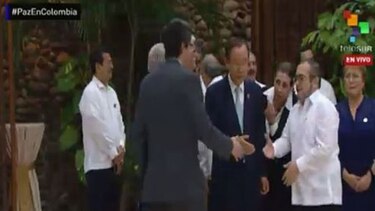 Cinco mandatarios son testigos de la firma del cese el fuego en Colombia