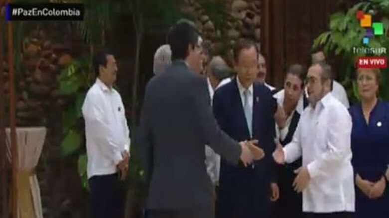 Cinco mandatarios son testigos de la firma del cese el fuego en Colombia