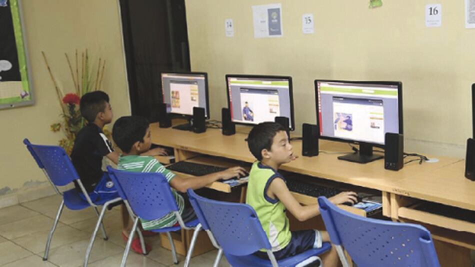 Impulsan educación gratuita por internet